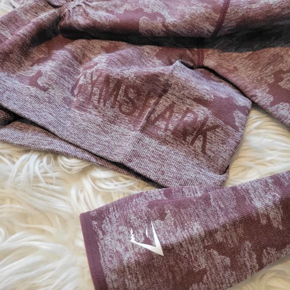 GYMSHARK Camo Long Sleeve Crop in Berry sz Small - Like New - Picture 6 of 6
